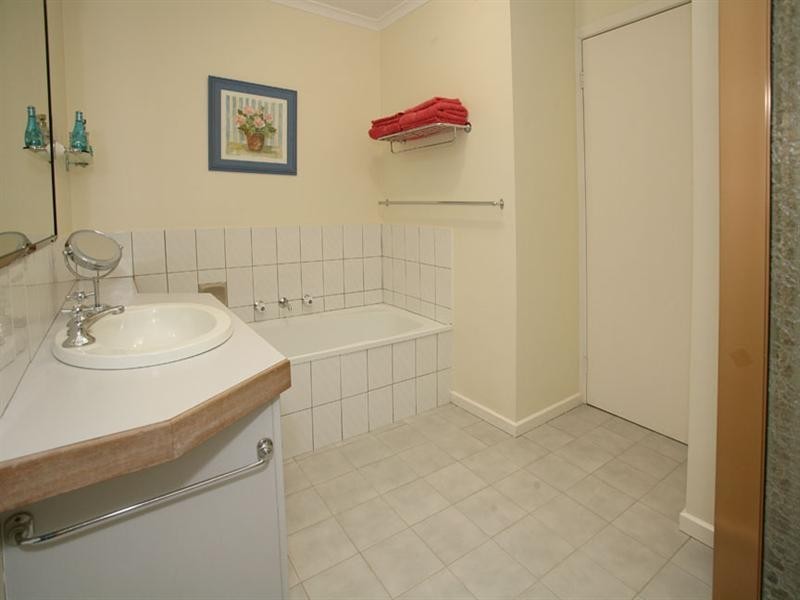 2/1 Brush Grove, Glen Waverley VIC 3150