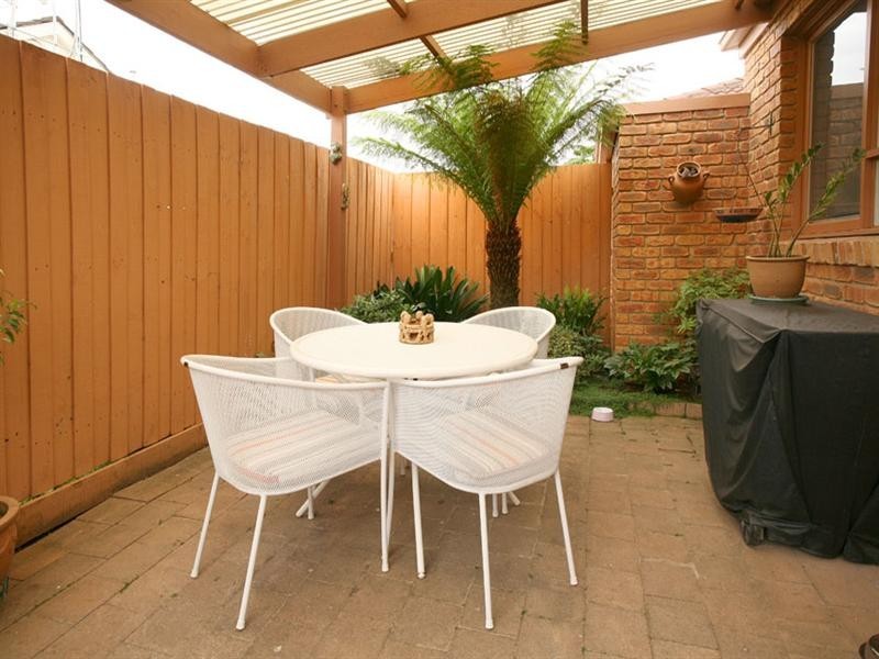 2/1 Brush Grove, Glen Waverley VIC 3150