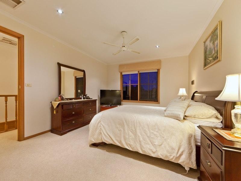 5 Connaught Place, Glen Waverley VIC 3150