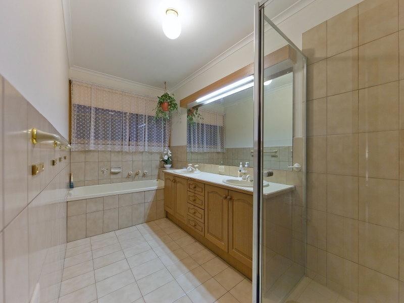 5 Connaught Place, Glen Waverley VIC 3150