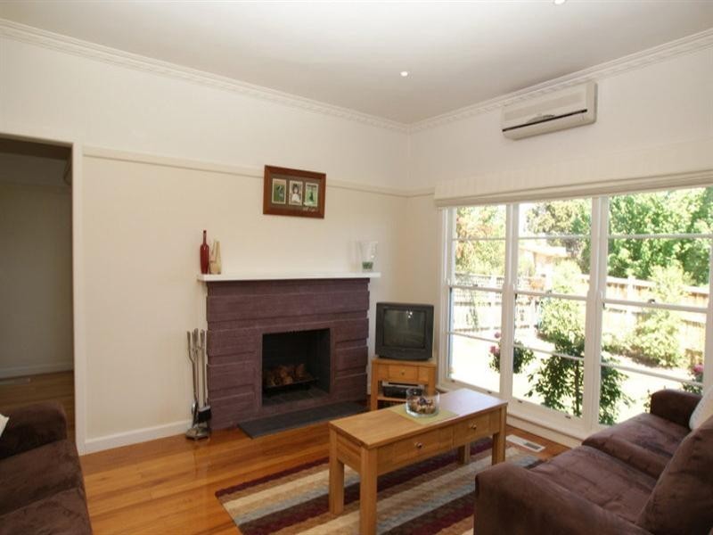 12 Middleborough Road, Burwood East VIC 3151