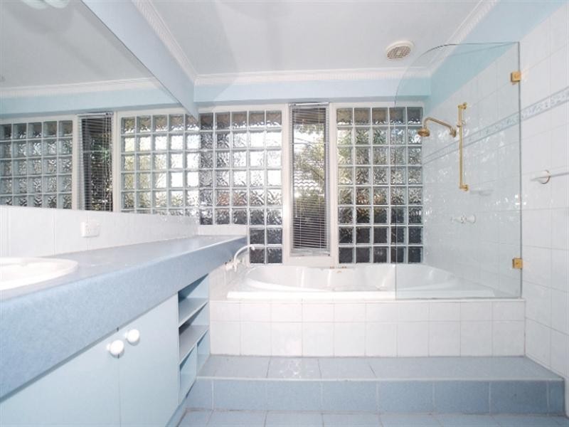 11 Oakbank Court, Wheelers Hill VIC 3150