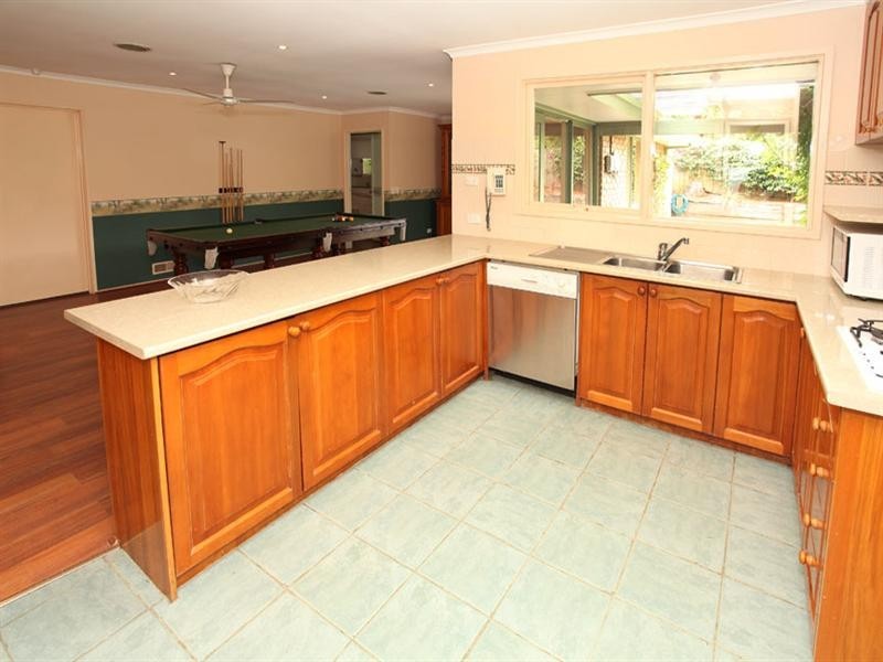 77 Weeden Drive, Vermont South VIC 3133