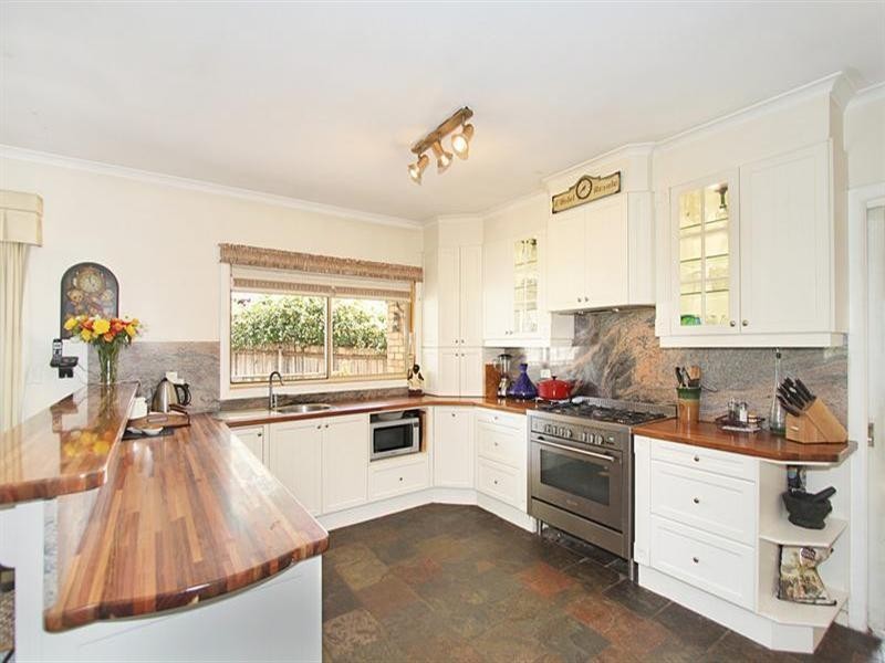 9 Lemana Crescent, Mount Waverley VIC 3149