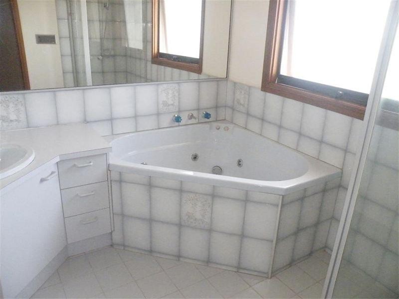 12 Glencroft Terrace, Wheelers Hill VIC 3150