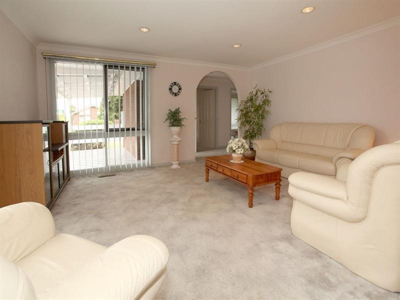 21 Fernbank Crescent, Mulgrave VIC 3170