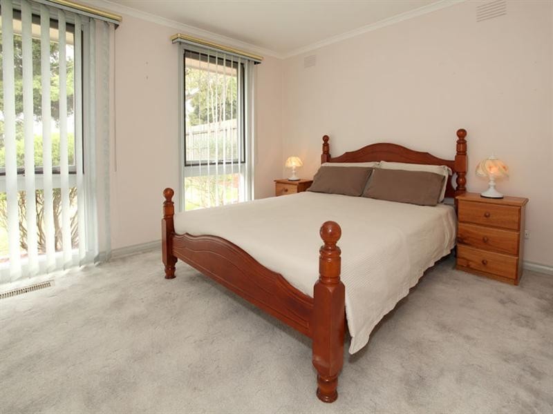 21 Fernbank Crescent, Mulgrave VIC 3170