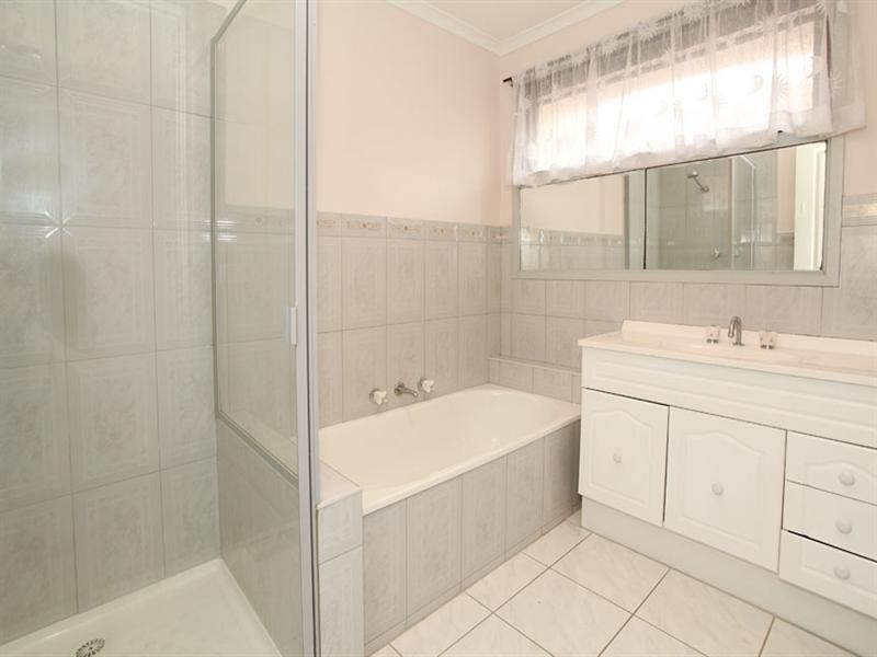 21 Fernbank Crescent, Mulgrave VIC 3170