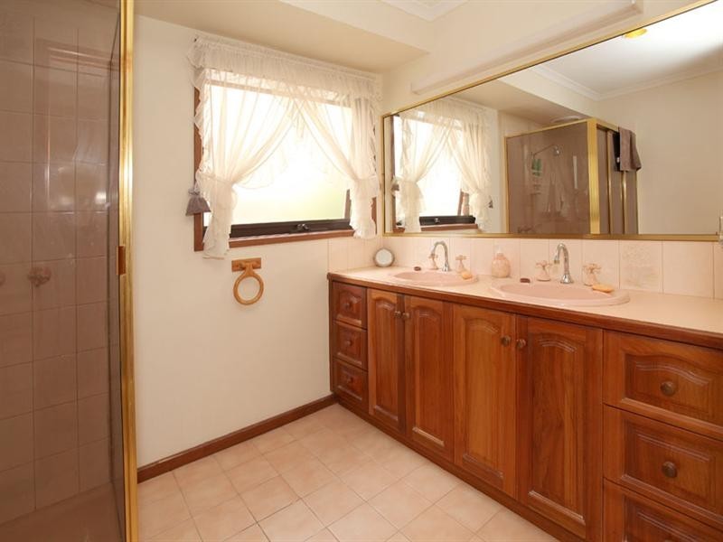 14 Chippendale Terrace, Burwood East VIC 3151