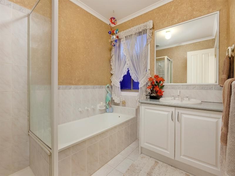 17 Armstrong Way, Dandenong North VIC 3175