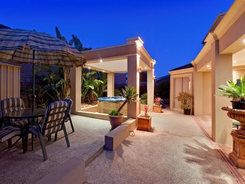 17 Armstrong Way, Dandenong North VIC 3175