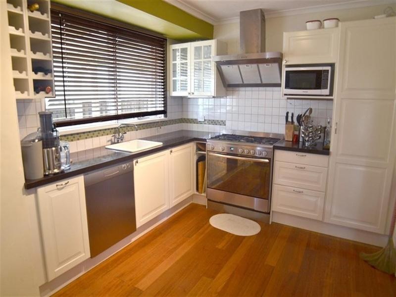 38 Whitehaven Crescent, Mulgrave VIC 3170