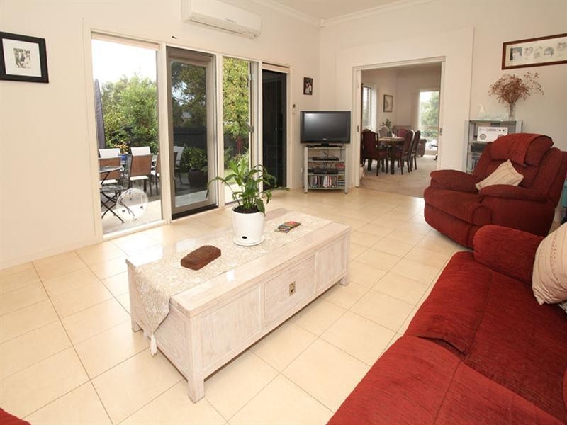 2/33 Lindwall Street, Glen Waverley VIC 3150