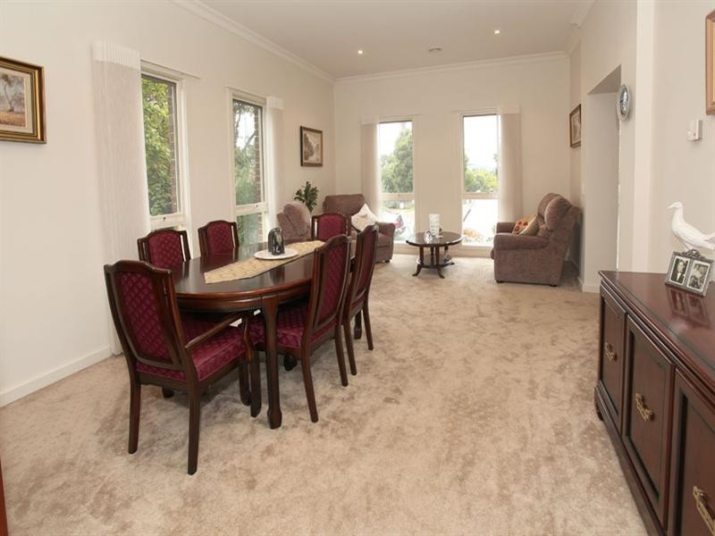 2/33 Lindwall Street, Glen Waverley VIC 3150