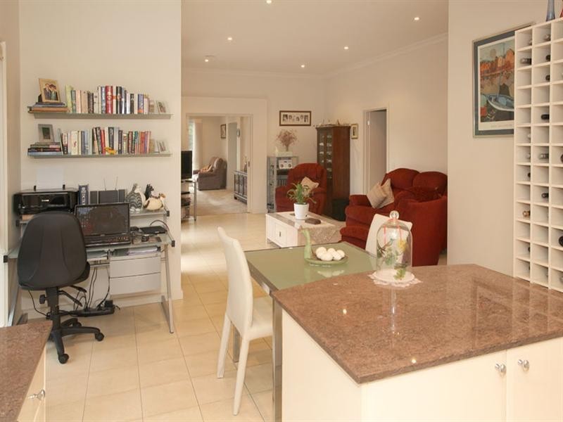 2/33 Lindwall Street, Glen Waverley VIC 3150