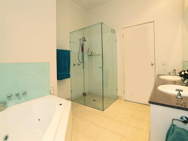 2/33 Lindwall Street, Glen Waverley VIC 3150