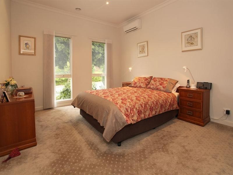 2/33 Lindwall Street, Glen Waverley VIC 3150