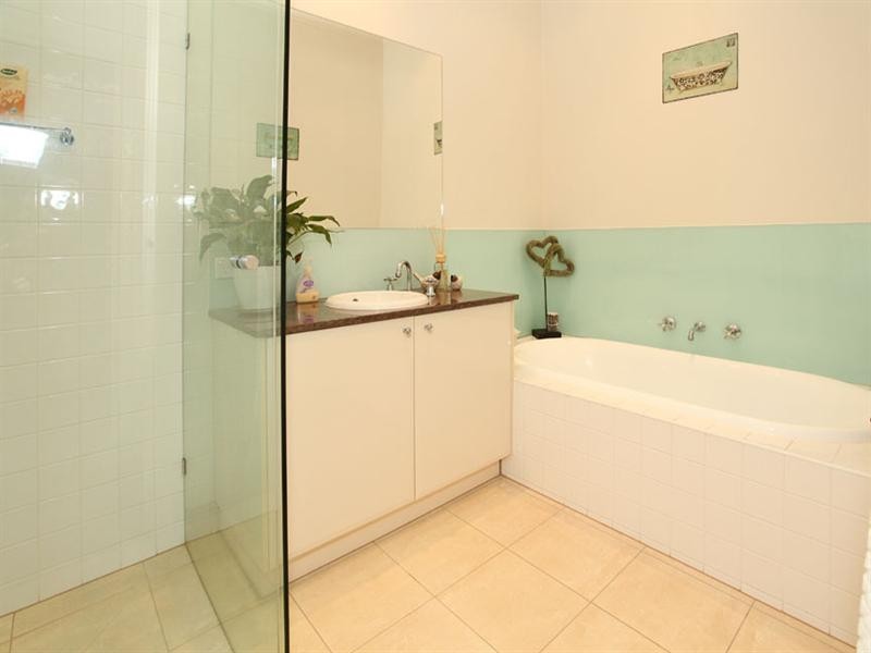 2/33 Lindwall Street, Glen Waverley VIC 3150