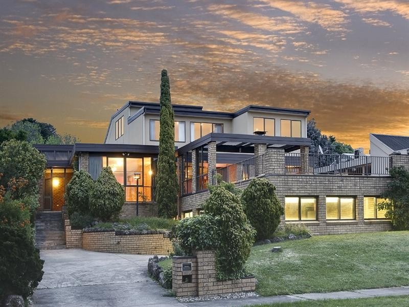 19 Caithness Crescent, Glen Waverley VIC 3150