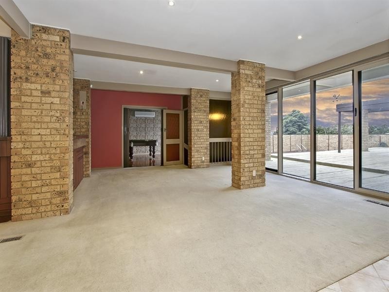 19 Caithness Crescent, Glen Waverley VIC 3150