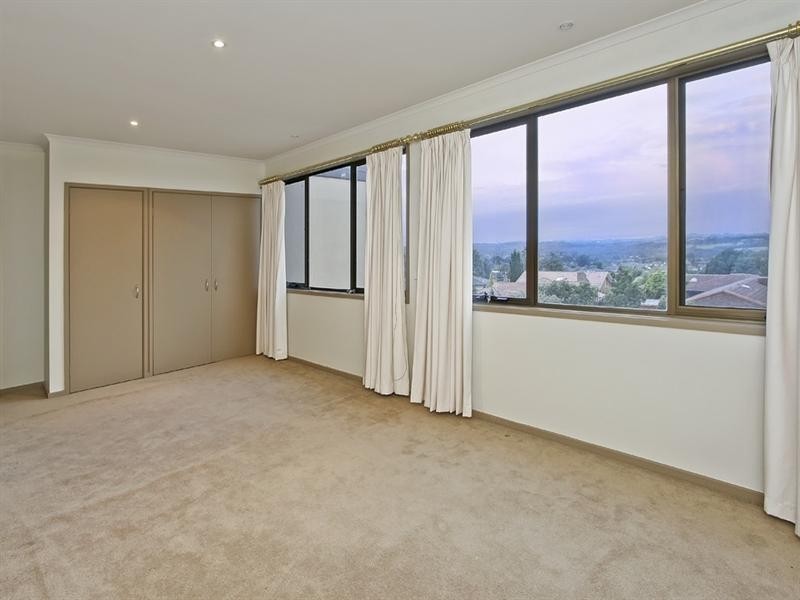 19 Caithness Crescent, Glen Waverley VIC 3150