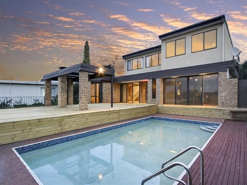 19 Caithness Crescent, Glen Waverley VIC 3150