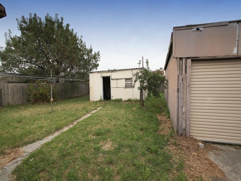 4 Avondale Street, Springvale VIC 3171