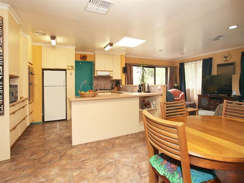 18 Hilton Street, Mount Waverley VIC 3149