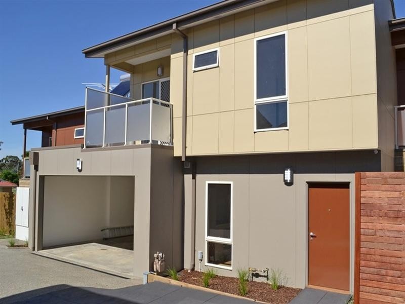 2/45 Winbirra Parade, Ashwood VIC 3147