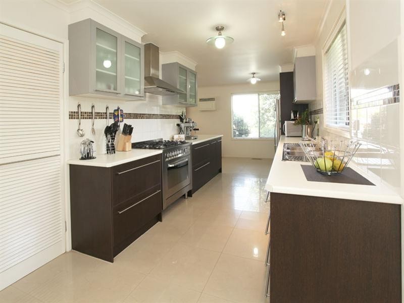 19 Stradbroke Crescent, Mulgrave VIC 3170