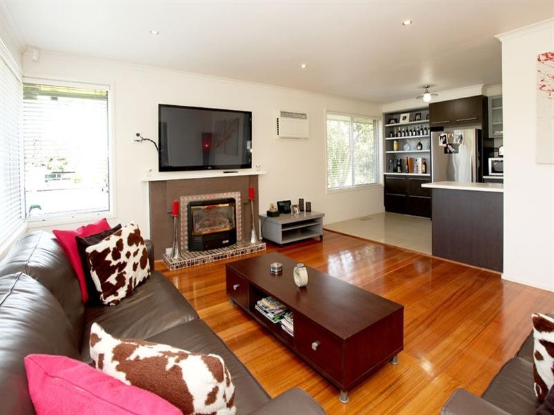 19 Stradbroke Crescent, Mulgrave VIC 3170