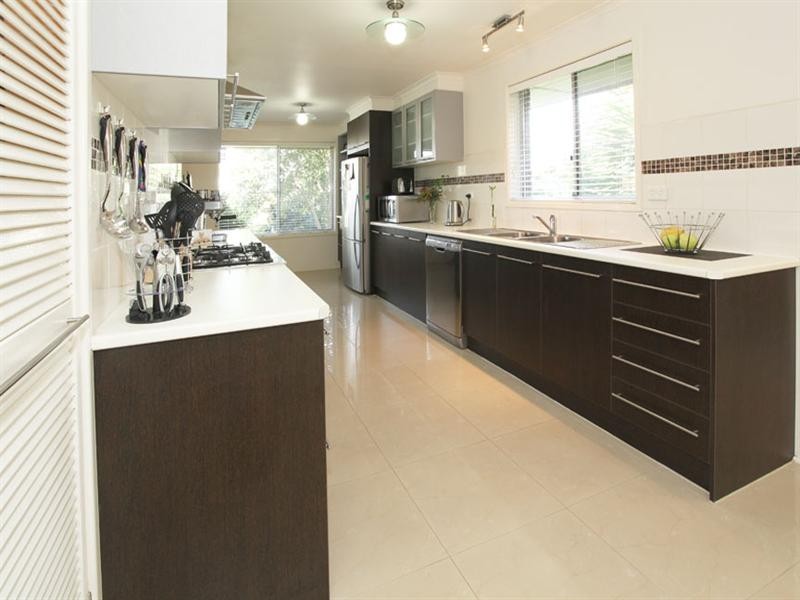 19 Stradbroke Crescent, Mulgrave VIC 3170