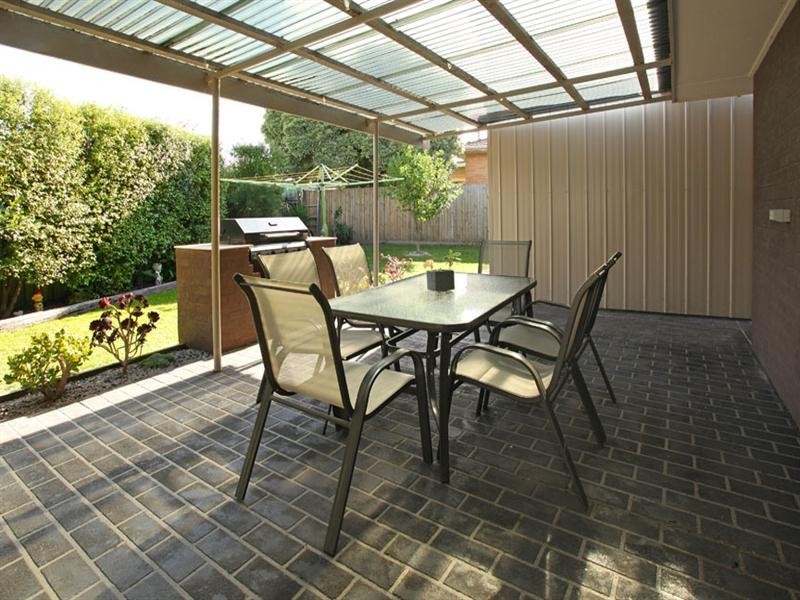 19 Stradbroke Crescent, Mulgrave VIC 3170
