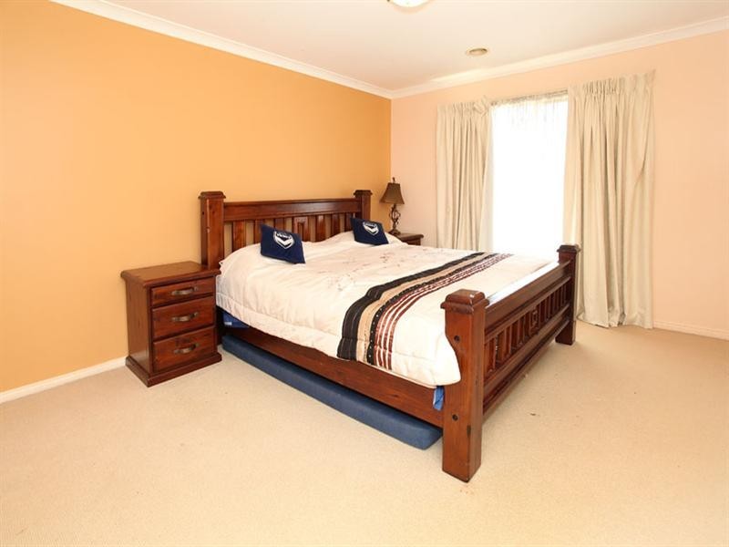 119 Herriotts Boulevard, Glen Waverley VIC 3150