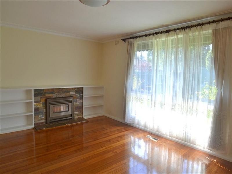 2 Brentwood Drive, Glen Waverley VIC 3150