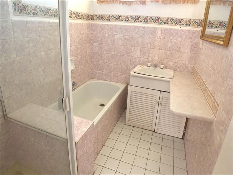 2 Brentwood Drive, Glen Waverley VIC 3150