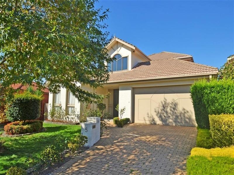 5 Lowana Crescent, Forest Hill VIC 3131
