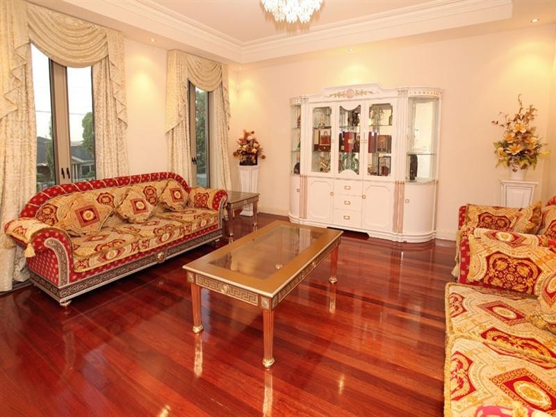 14 Fairhills Parade, Glen Waverley VIC 3150
