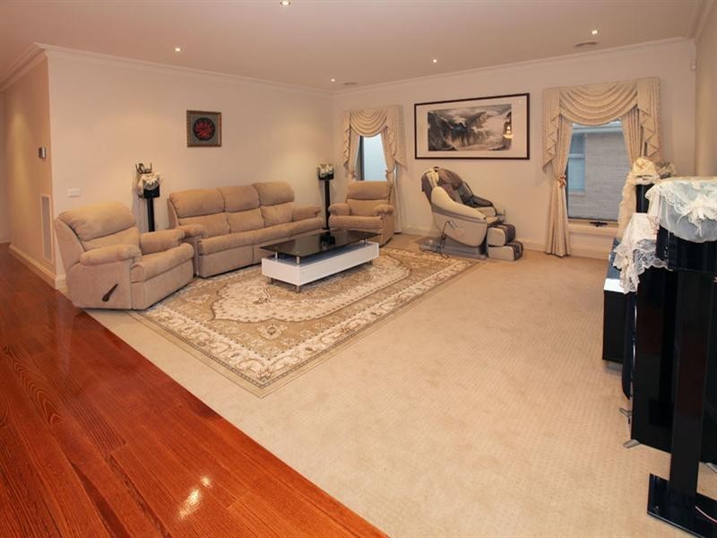 14 Fairhills Parade, Glen Waverley VIC 3150