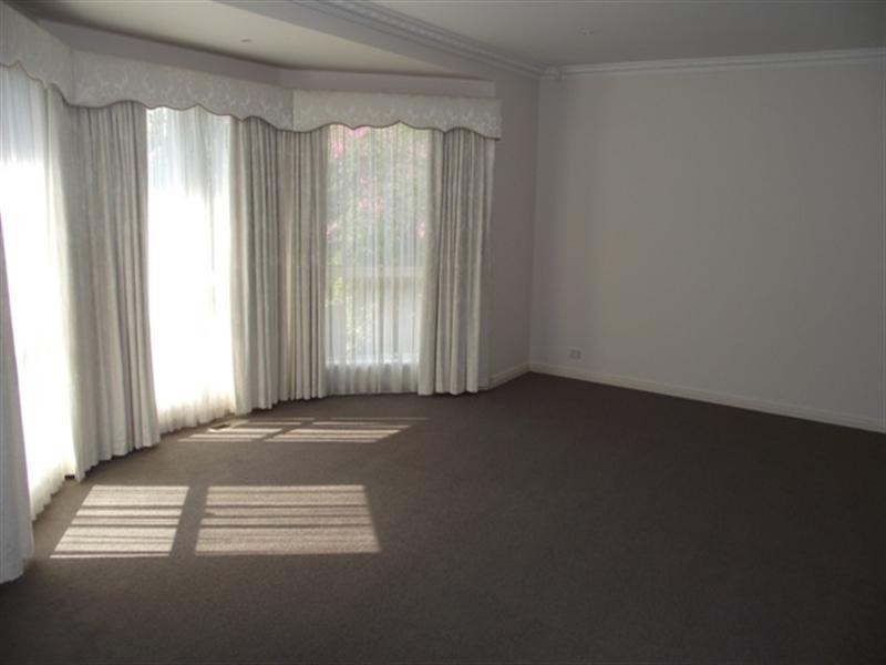 32b Montclair Avenue, Glen Waverley VIC 3150