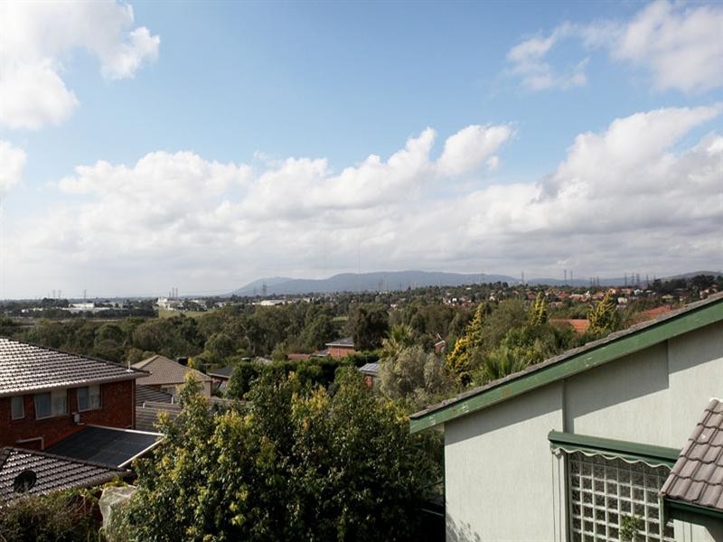 6 Katoomba Drive, Mulgrave VIC 3170