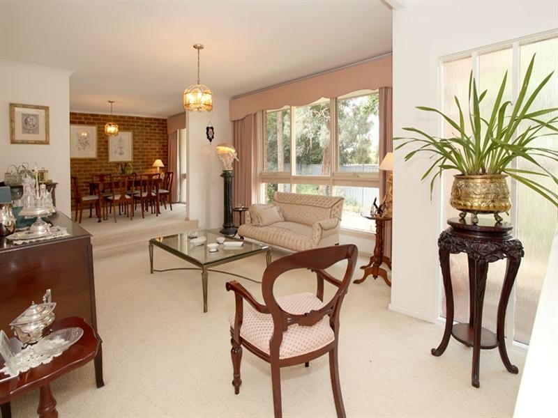 4 Sheldon Place, Wheelers Hill VIC 3150