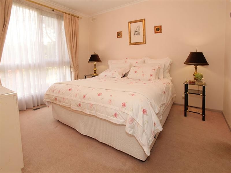 4 Sheldon Place, Wheelers Hill VIC 3150