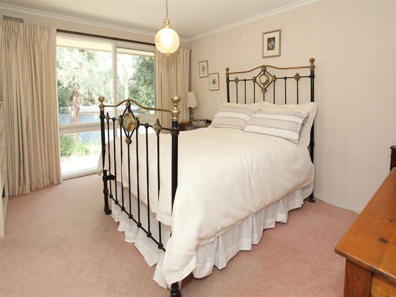 4 Sheldon Place, Wheelers Hill VIC 3150