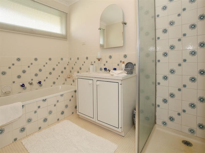 4 Sheldon Place, Wheelers Hill VIC 3150