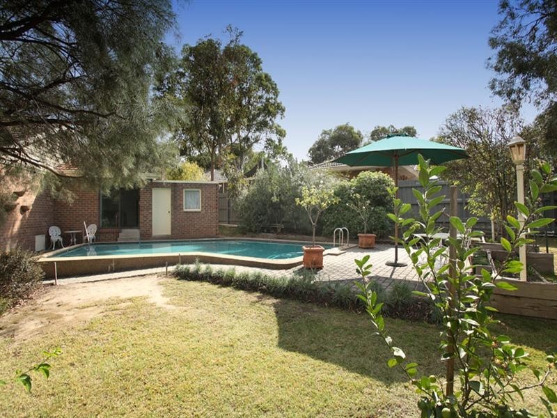 4 Sheldon Place, Wheelers Hill VIC 3150