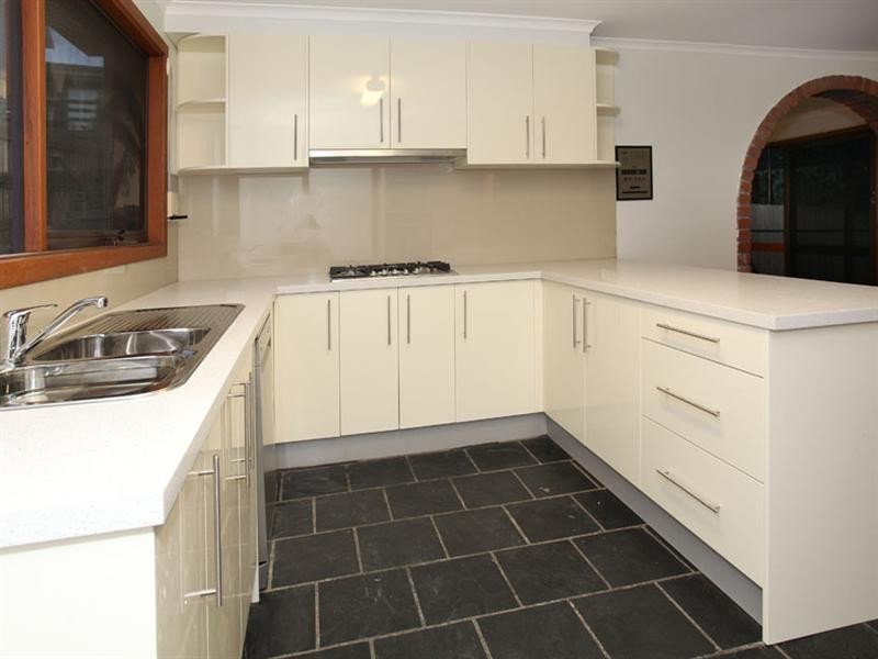 21 Kenross Drive, Wheelers Hill VIC 3150