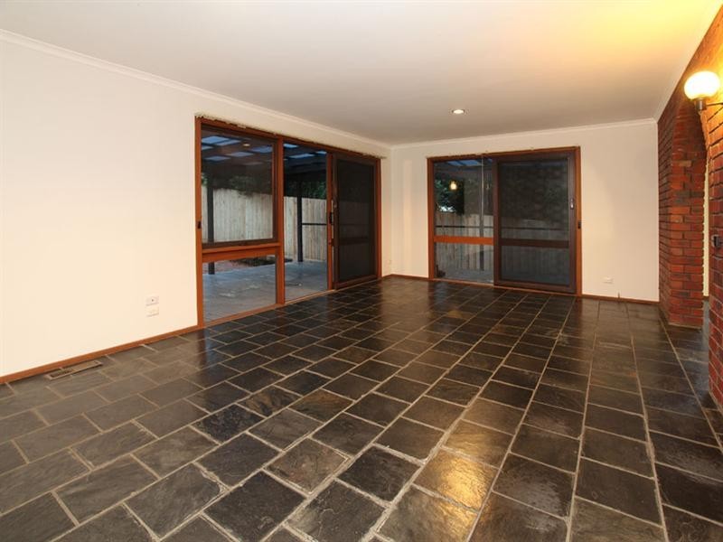 21 Kenross Drive, Wheelers Hill VIC 3150