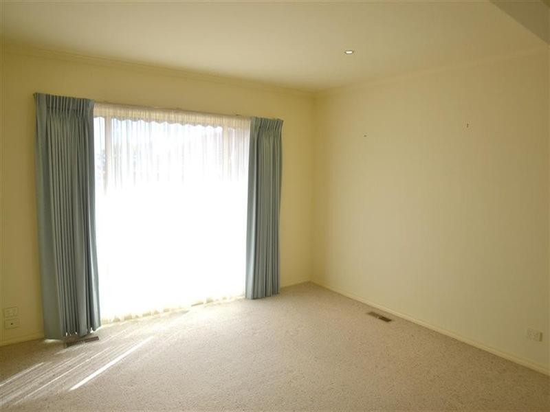 2/10 Olinda Street, Glen Waverley VIC 3150