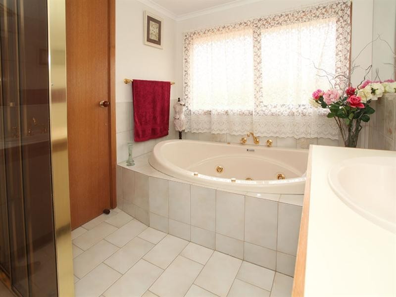 29 Craig Hill Drive, Wheelers Hill VIC 3150